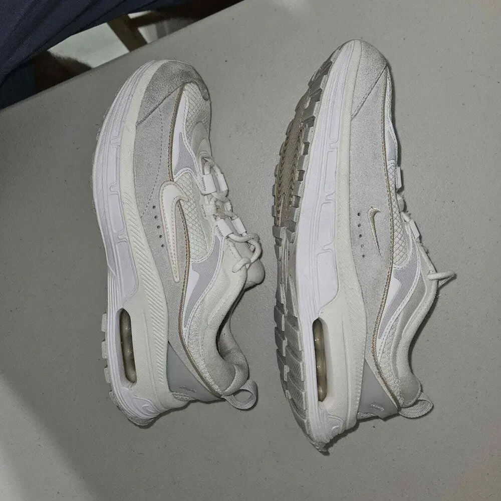 Woman's Nike air max bliss lx Summit White Size 9